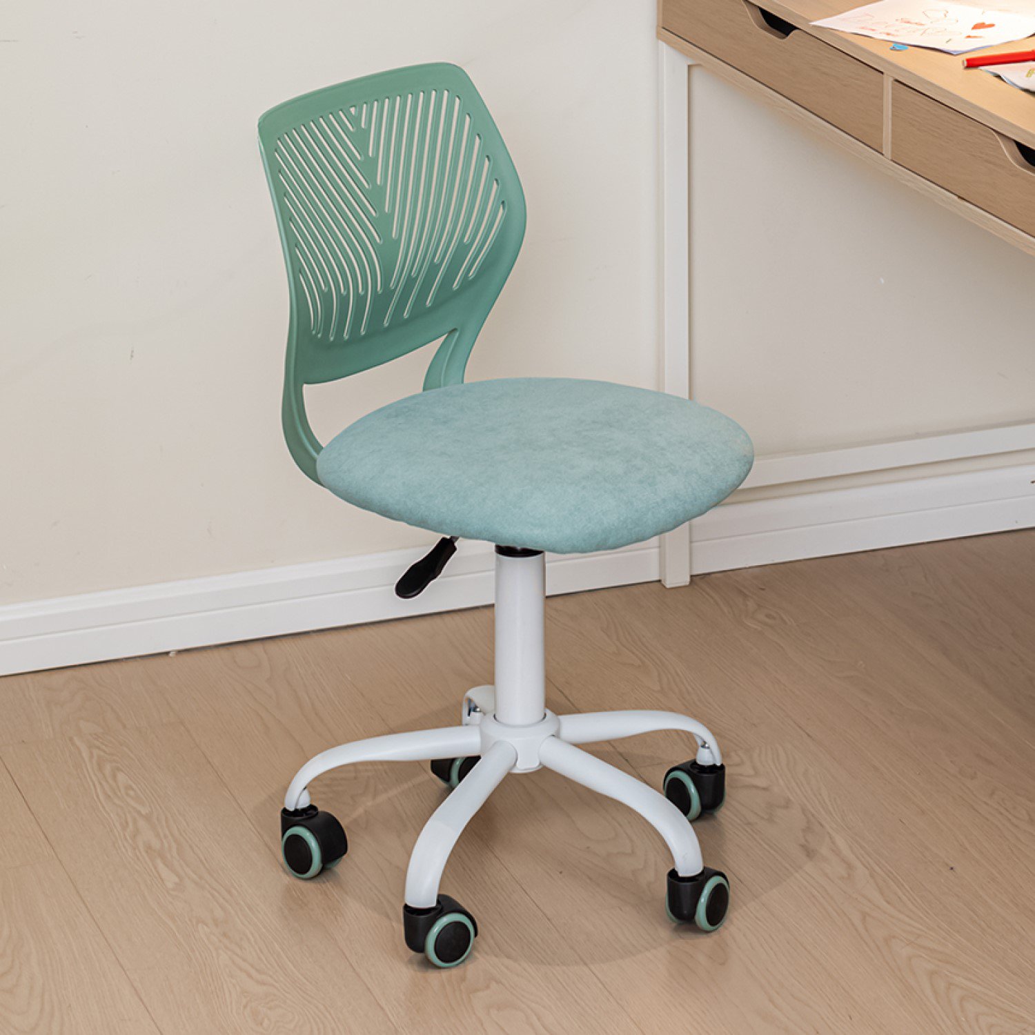 Aqua Fabric Task Chair — Image Carnation Fabric Aqua 2403290000005 Lifestyle 9 Y4jnnr 662855 566O11djxw7nathx
