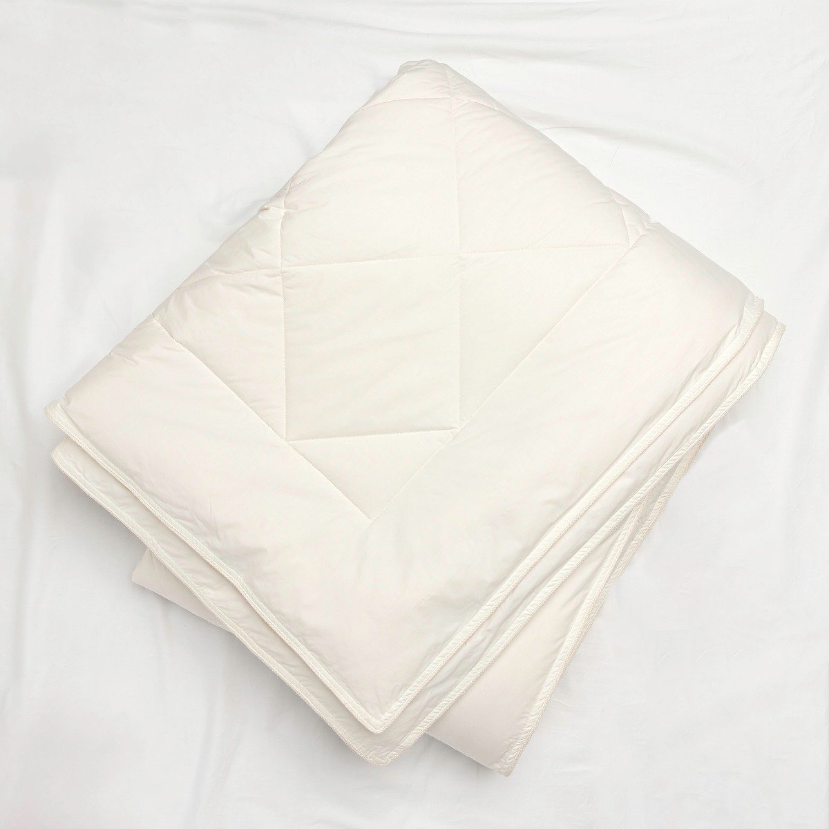 Luxury Wool Duvet — Luxwoo 272528 Ovwerhead Web