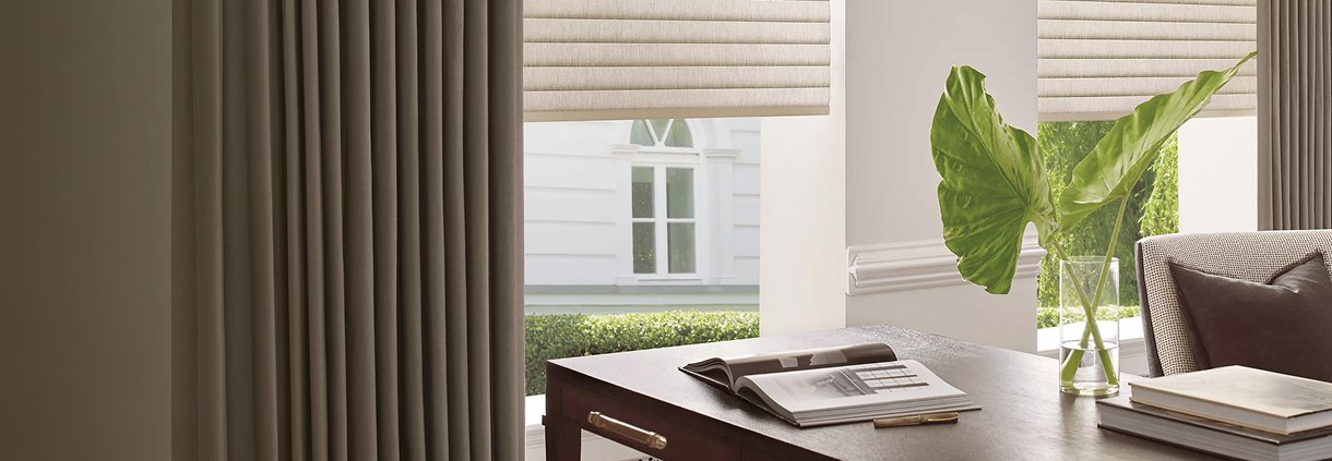 Habillage de fenetres elegant dans un interieur lumineux.